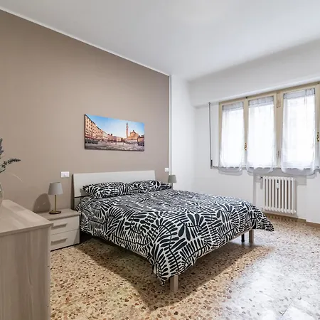 Apartment Roomy Close To Center!