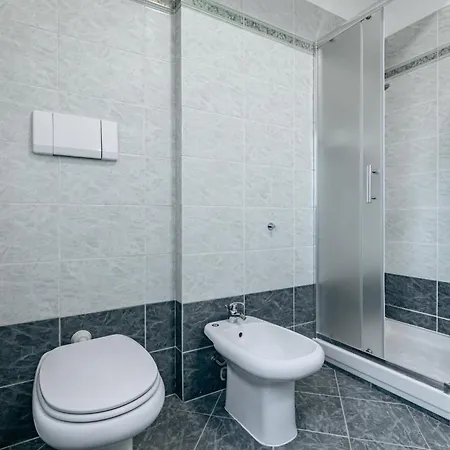Roomy Close To Center! Apartamento